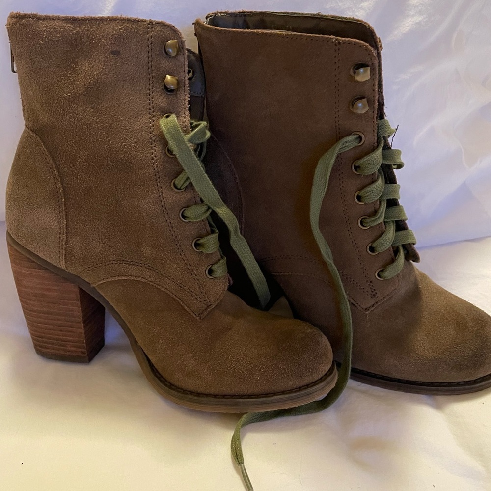 Sbicca Brown Suede stack heel ankle boots.